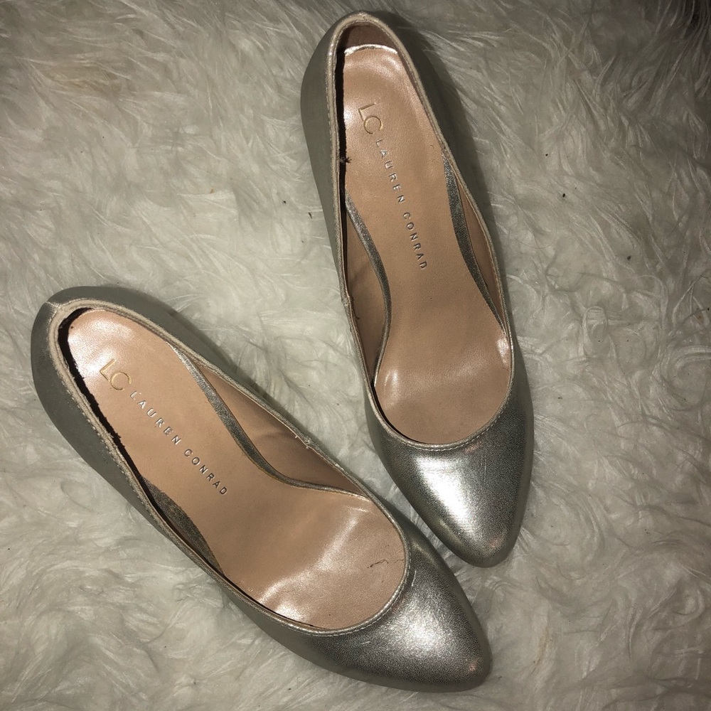 Lauren Conrad (LC) metallic pumps